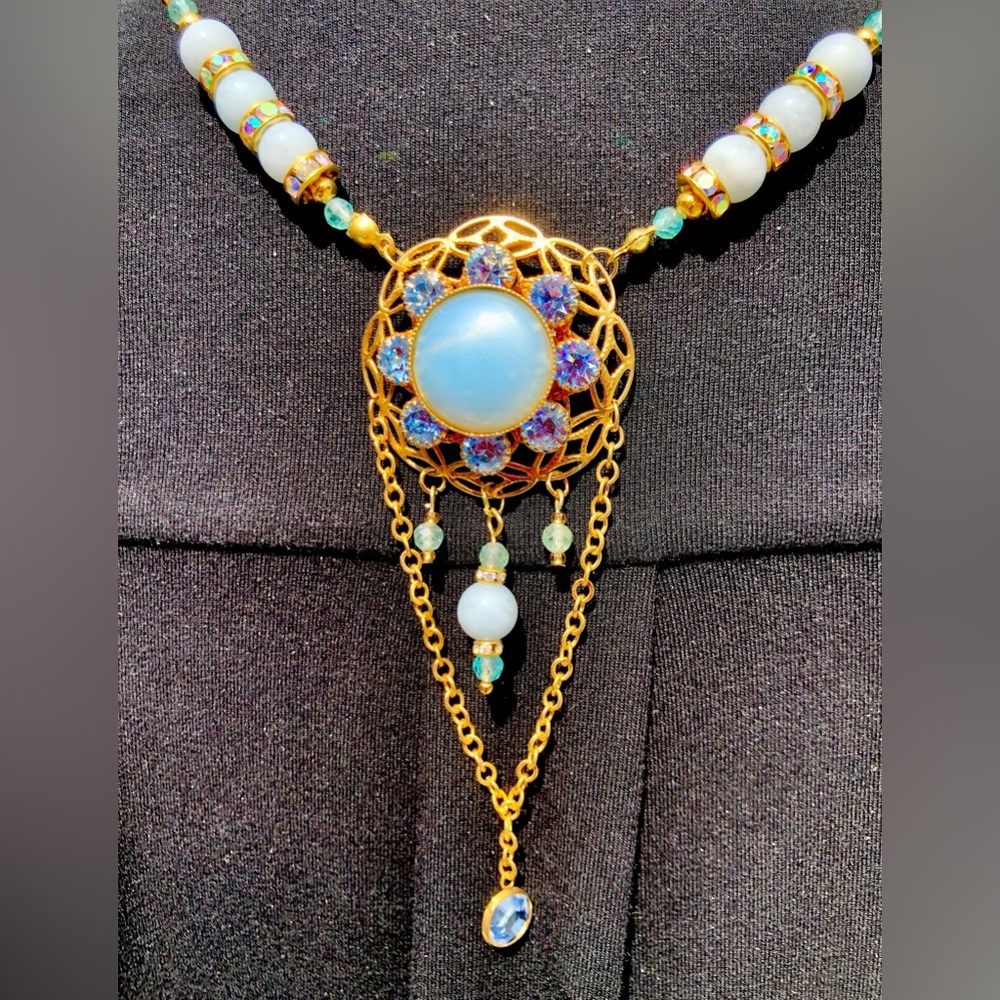 Semiprecious stones, sparkling glass - Picture 4 of 10